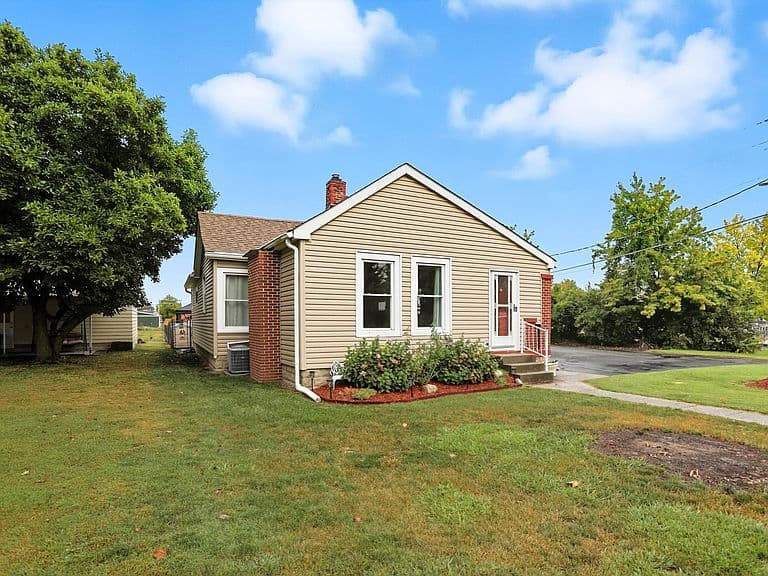 Listing photo 3