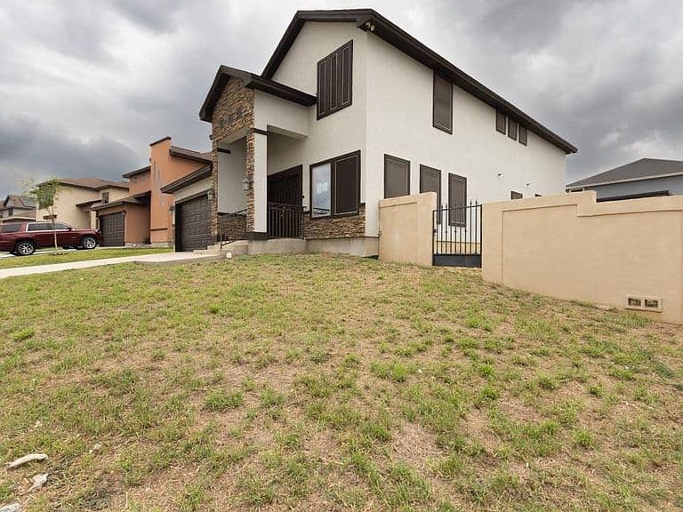 Listing photo 5