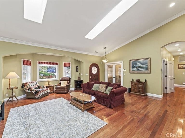 Listing photo 5