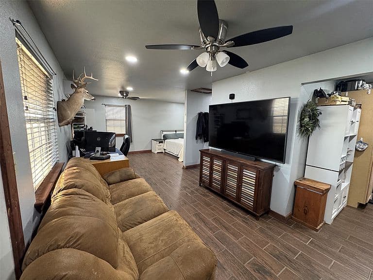 Listing photo 4