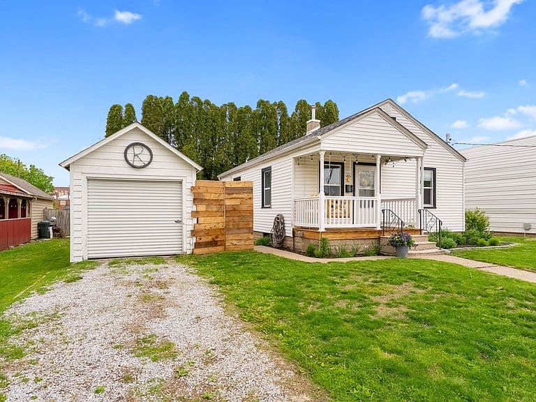 Listing photo 2