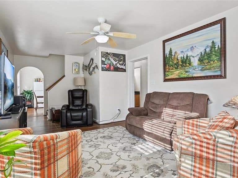Listing photo 4