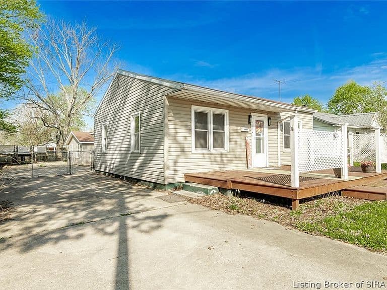 Listing photo 3