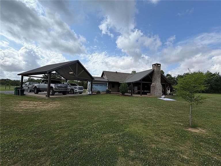 Listing photo 3