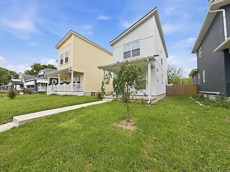Listing photo 2