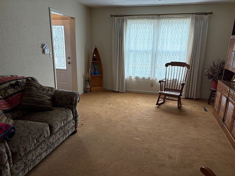 Listing photo 3