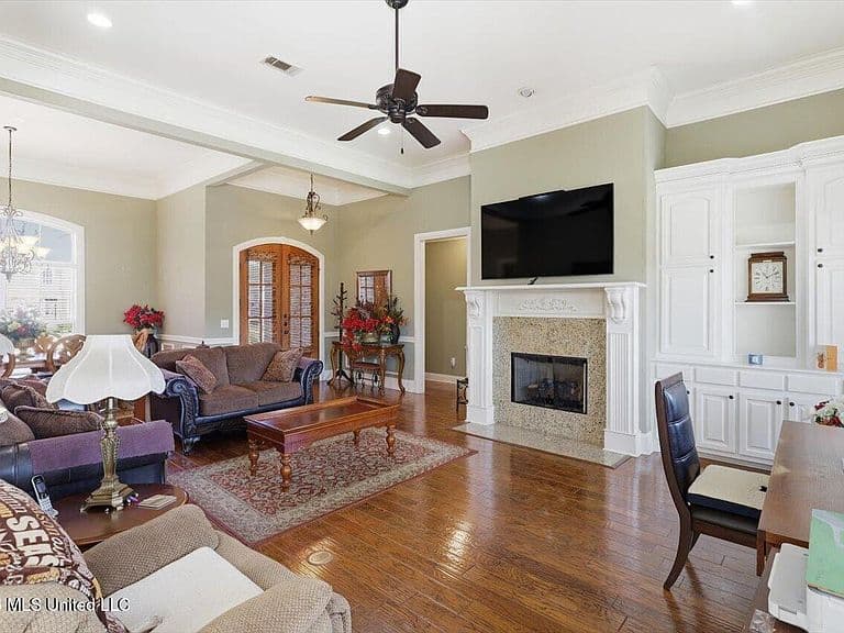 Listing photo 5