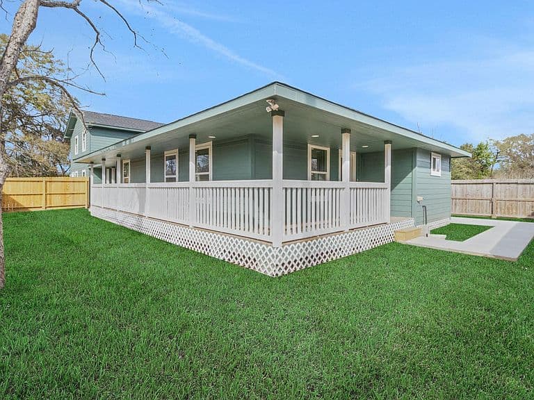 Listing photo 2