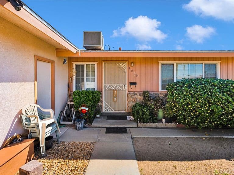 Listing photo 2