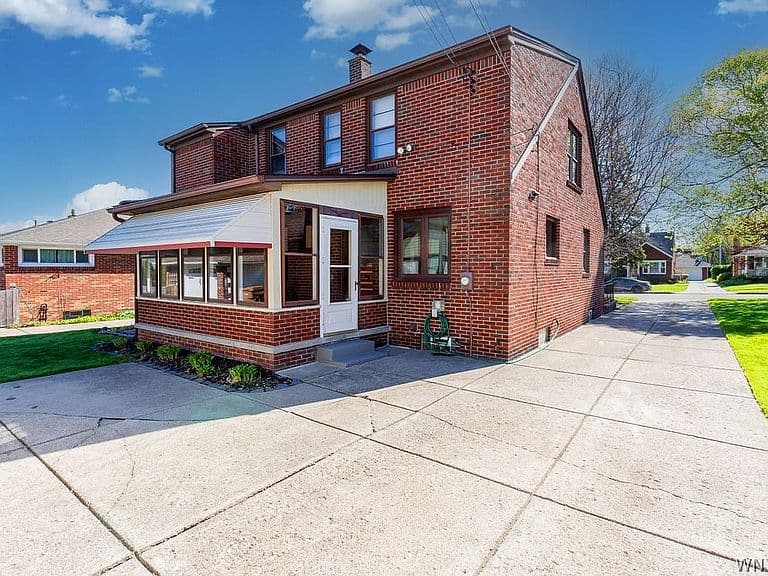 Listing photo 3