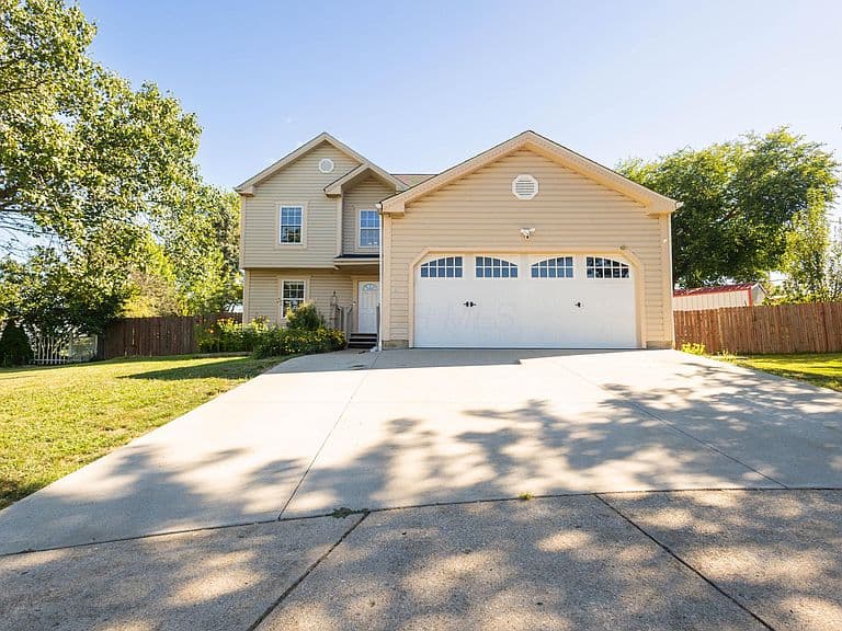 Listing photo 2