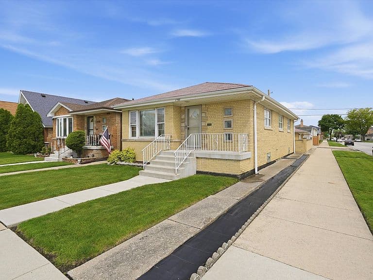 Listing photo 4