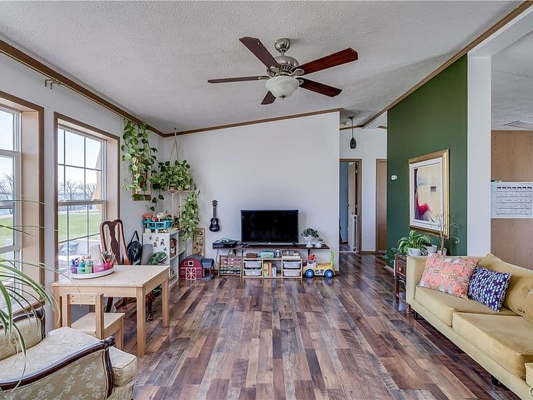 Listing photo 4