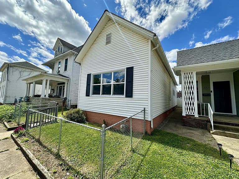 Listing photo 2