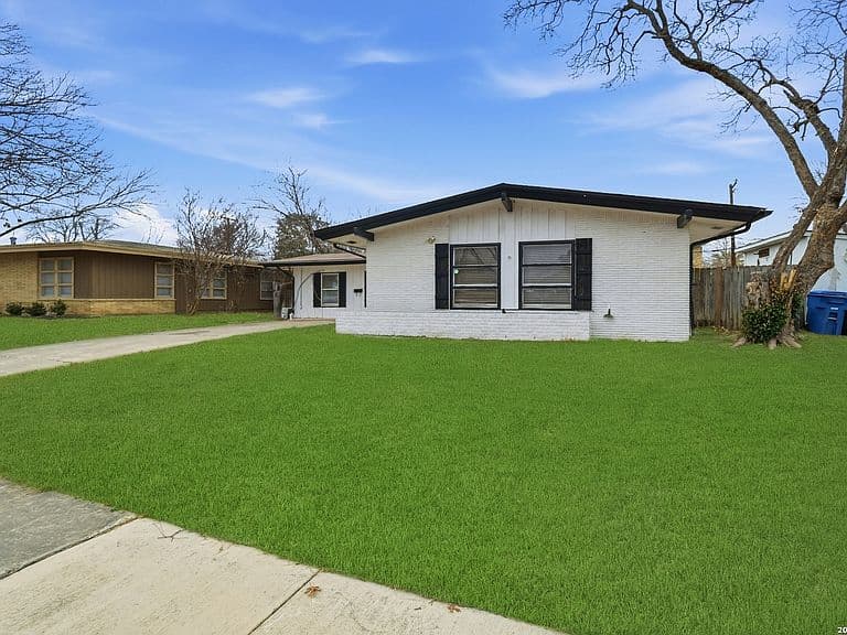 Listing photo 5