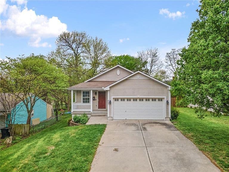 Listing photo 2