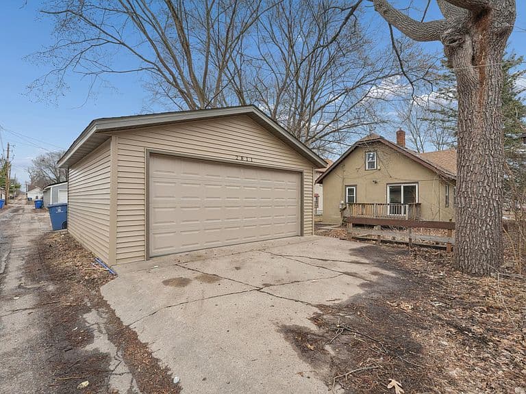 Listing photo 5