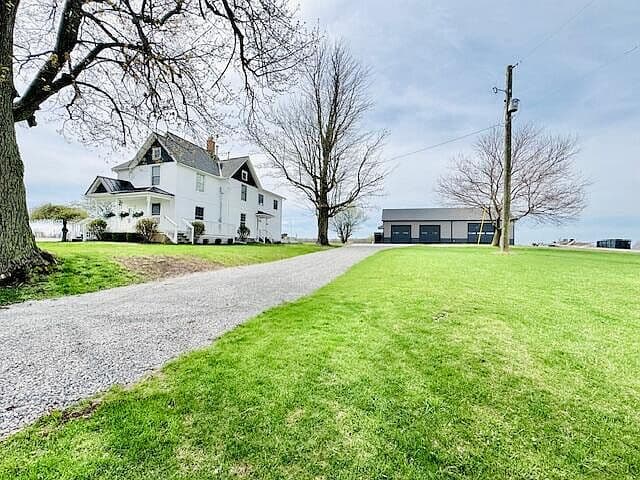 Listing photo 2