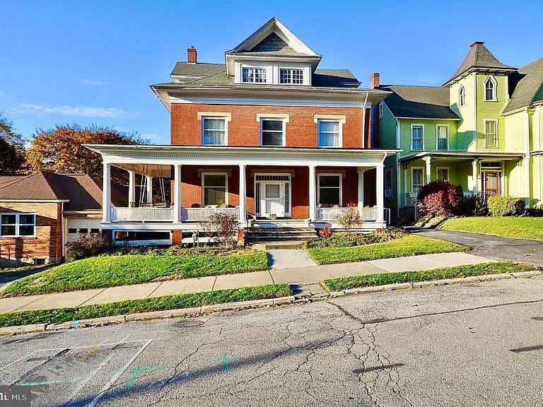 Listing photo 2