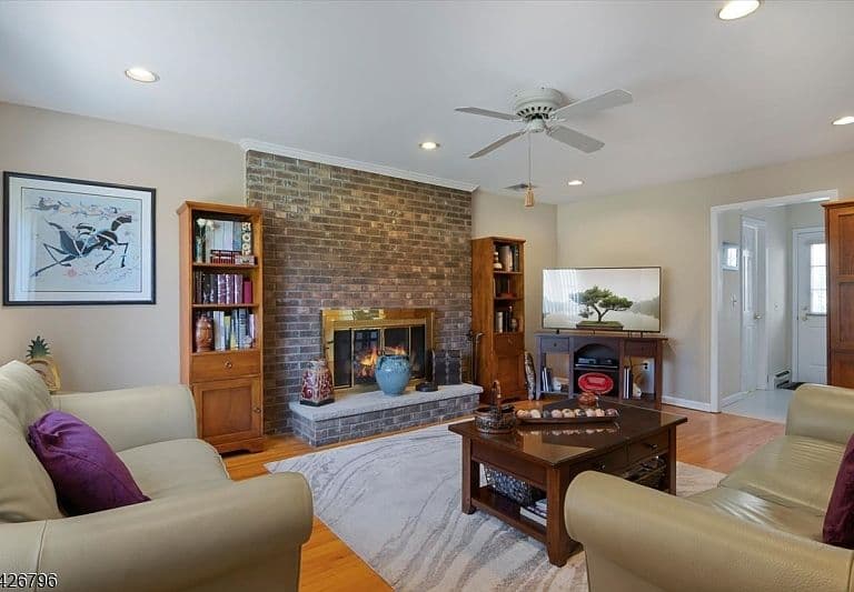 Listing photo 5