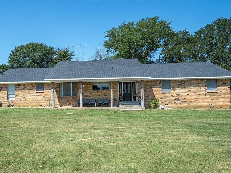 Listing photo 3