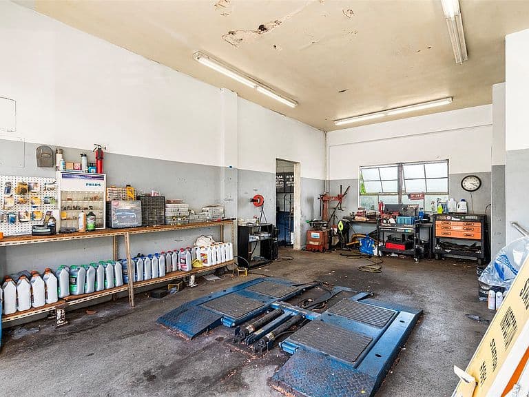 Listing photo 4