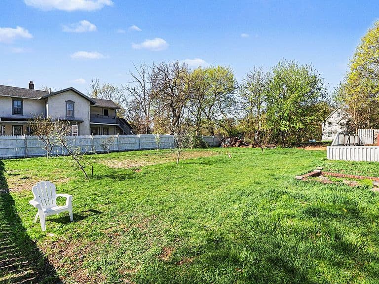 Listing photo 4
