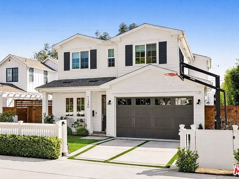 Listing photo 2