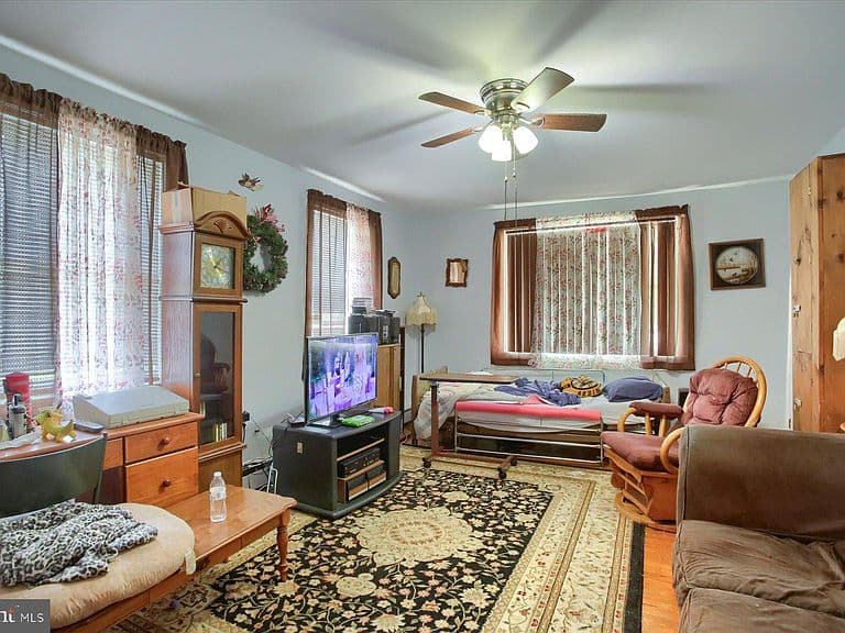 Listing photo 5