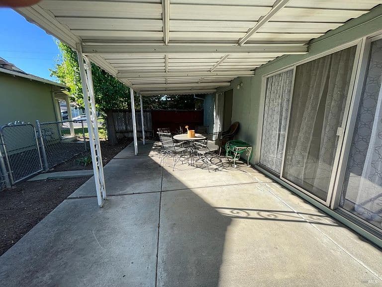 Listing photo 4