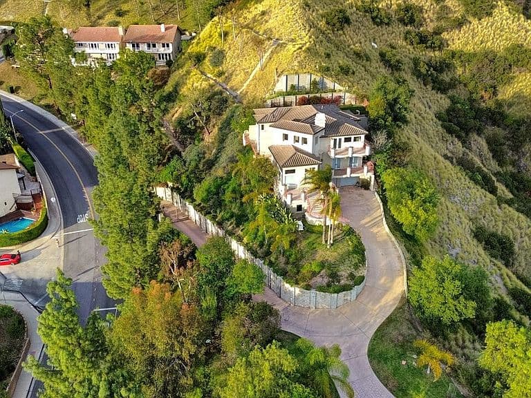 Listing photo 3