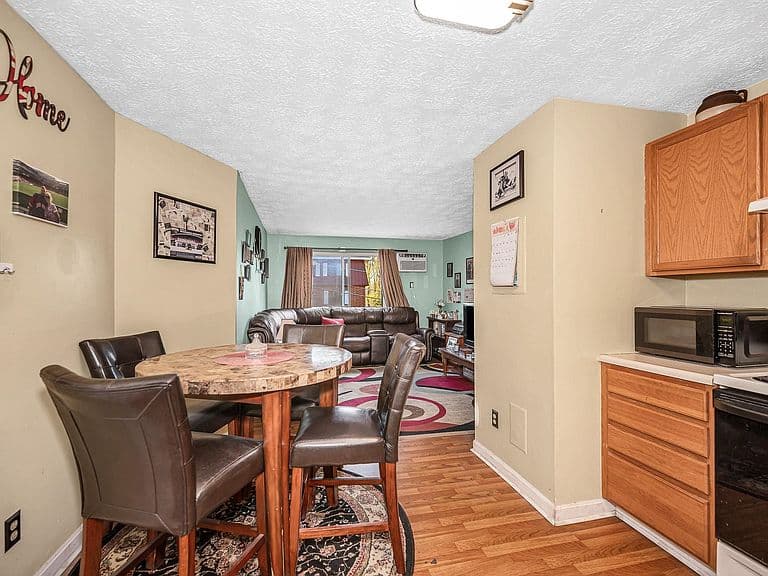 Listing photo 5