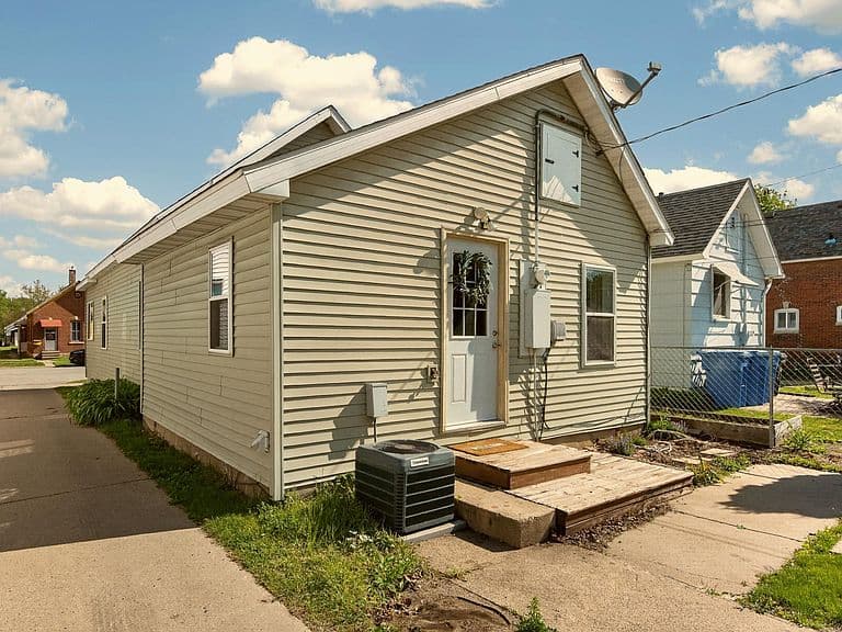Listing photo 3