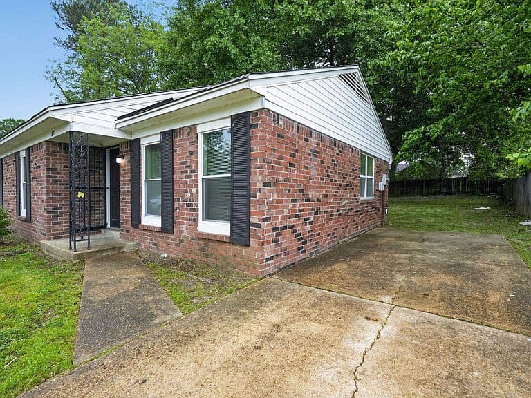 Listing photo 3