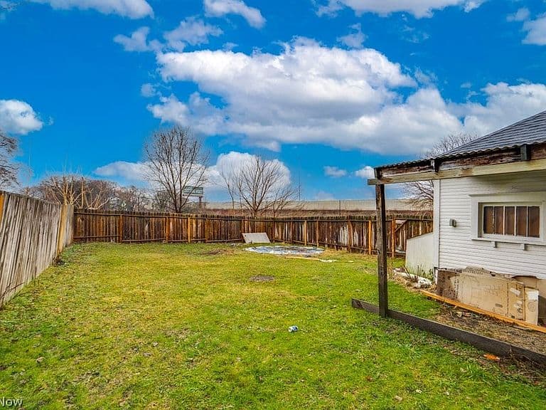 Listing photo 5