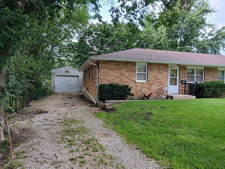 Listing photo 2