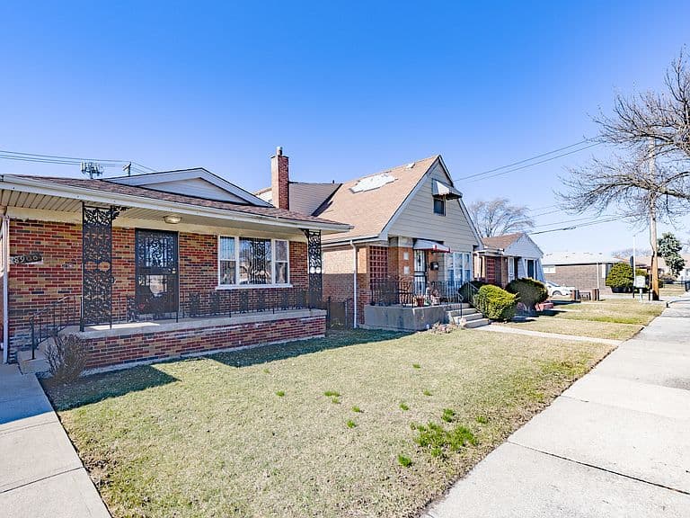 Listing photo 2