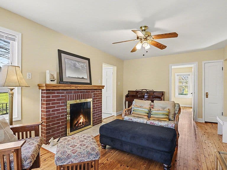 Listing photo 5