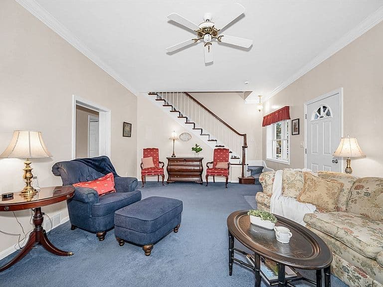 Listing photo 3
