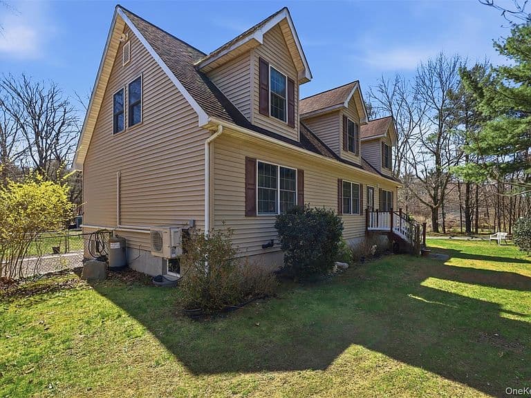 Listing photo 3