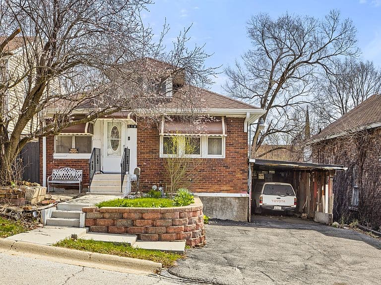 Listing photo 2