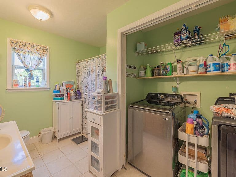 Listing photo 5