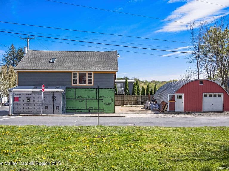 Listing photo 4