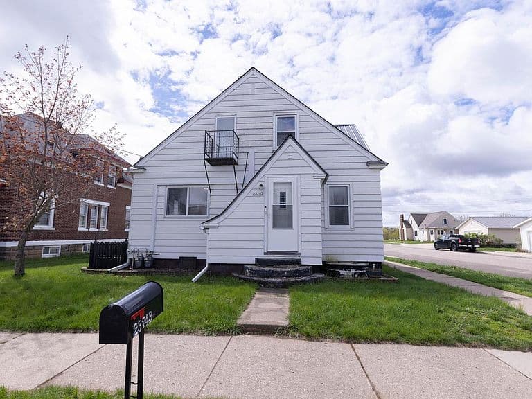 Listing photo 2