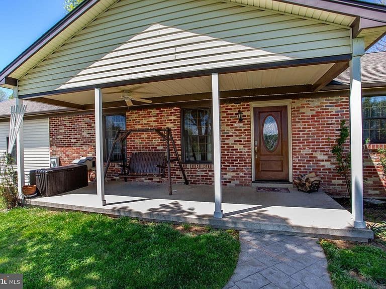 Listing photo 4