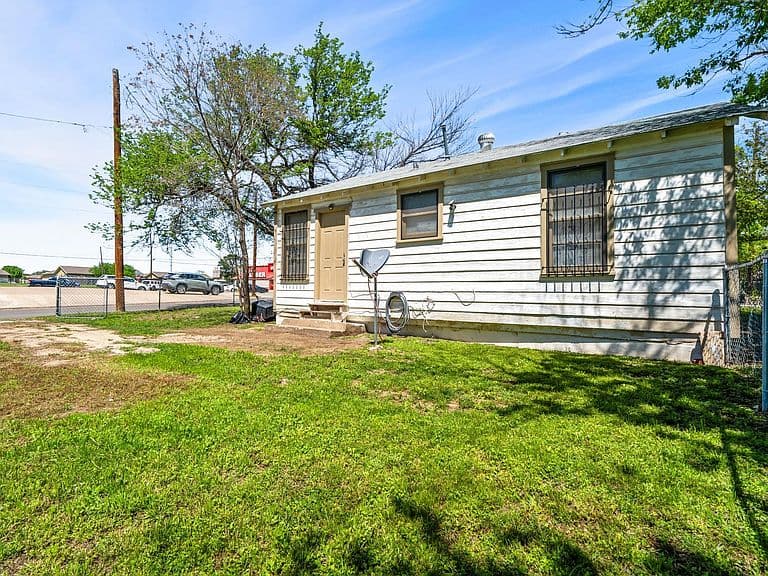 Listing photo 4