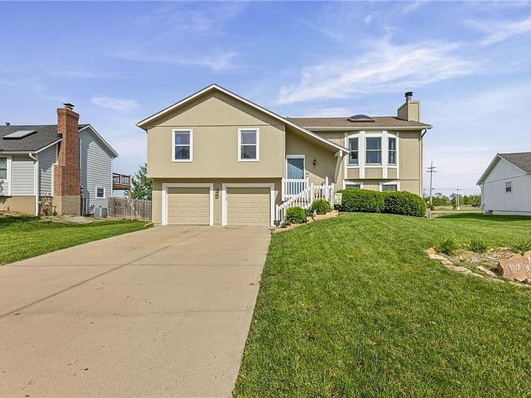 Listing photo 3