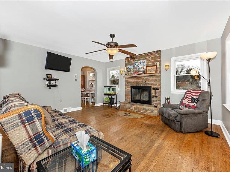 Listing photo 5