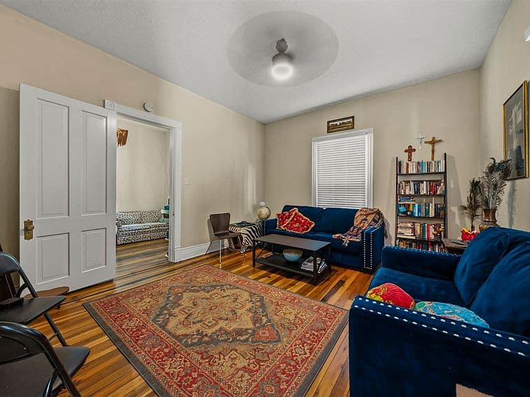 Listing photo 5