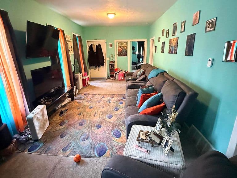 Listing photo 3
